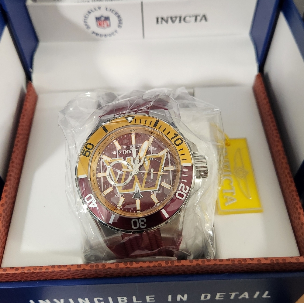 BRAND NEW RARE AUTHENTIC WASHINGTON COMMANDERS INVICTA    WATCH
